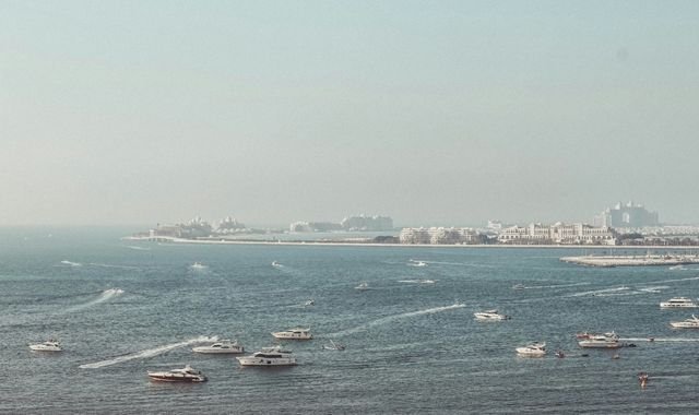 Rent a Yacht in Dubai: Luxury Amenities Onboard for Your Comfort Rent a Yacht in Dubai: Luxury Amenities Onboard for Your Comfort